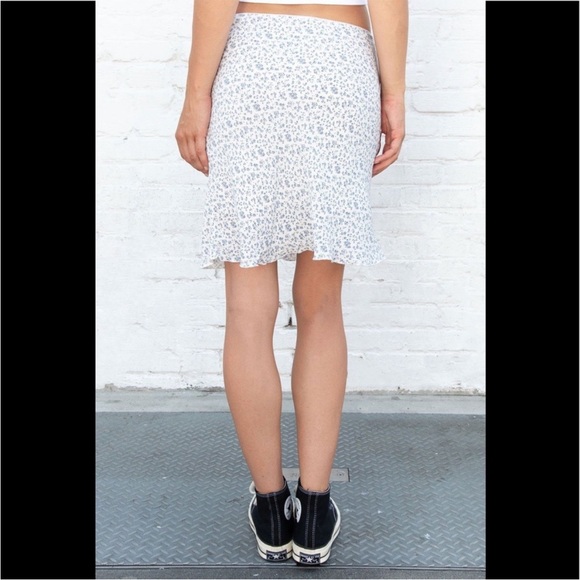Brandy Melville Sephira Floral Skirt - Picture 3 of 5
